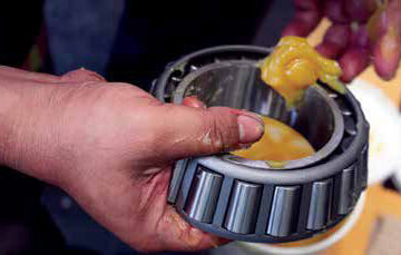EcoLine® Heavy Duty Grease reduces environmental impact in extreme pressure lube applications