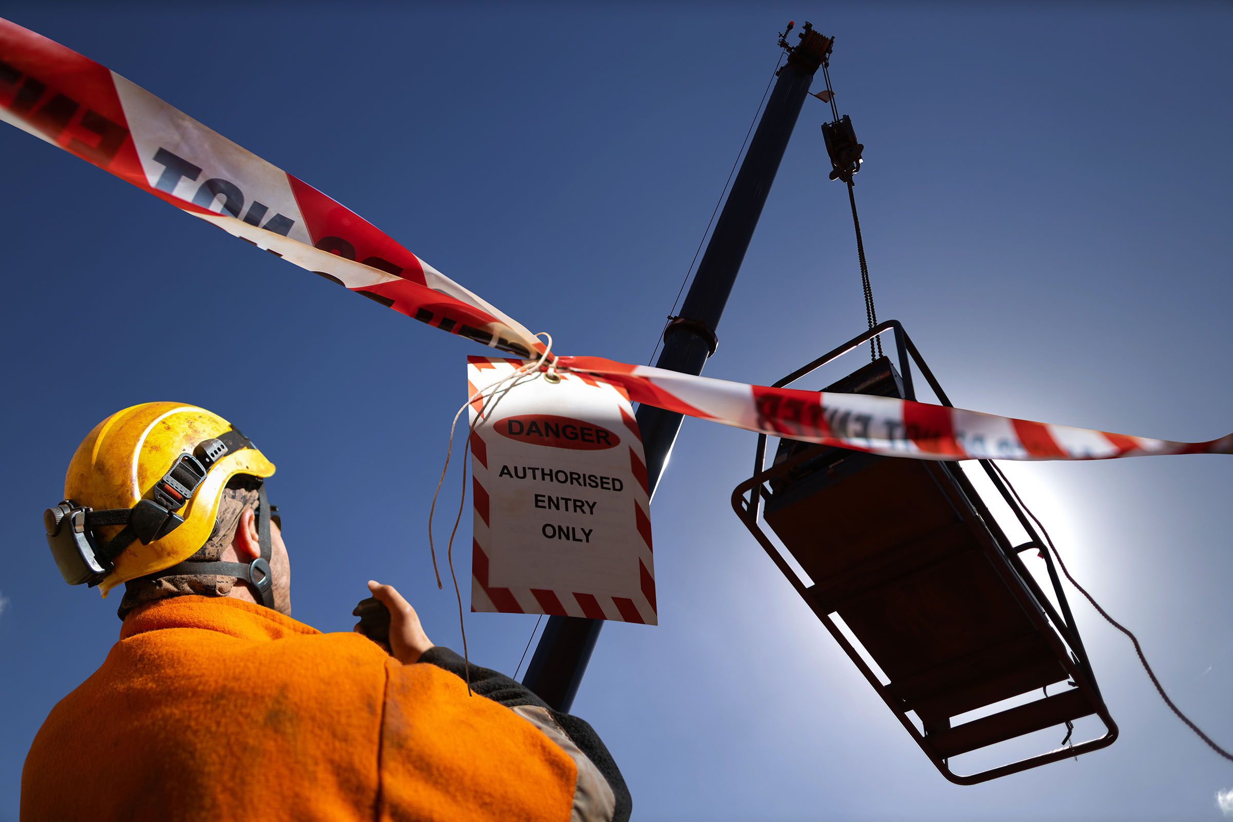 Let s Talk Safety Working under a suspended load Marine Construction 