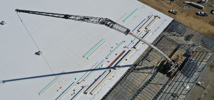 Link-Belt Telescopic Cranes Lift Panels for Large distribution Building